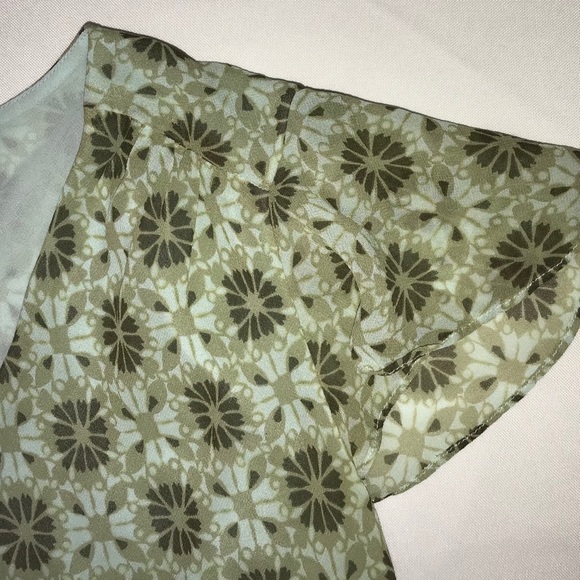 Ann Taylor Loft Large Silk Cap Sleeve top - Picture 3 of 6